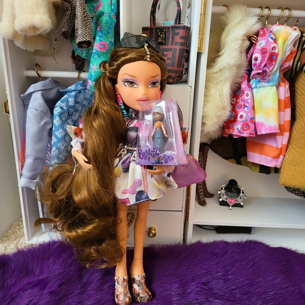 Bratz Minis Flashback Series 1 Sasha - Picture 2 of 4